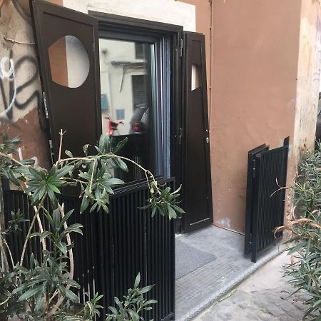 The Essential Trastevere Design Studio Roma Esterno foto