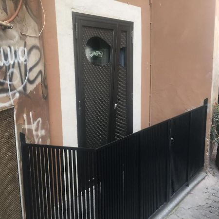 The Essential Trastevere Design Studio Roma Esterno foto