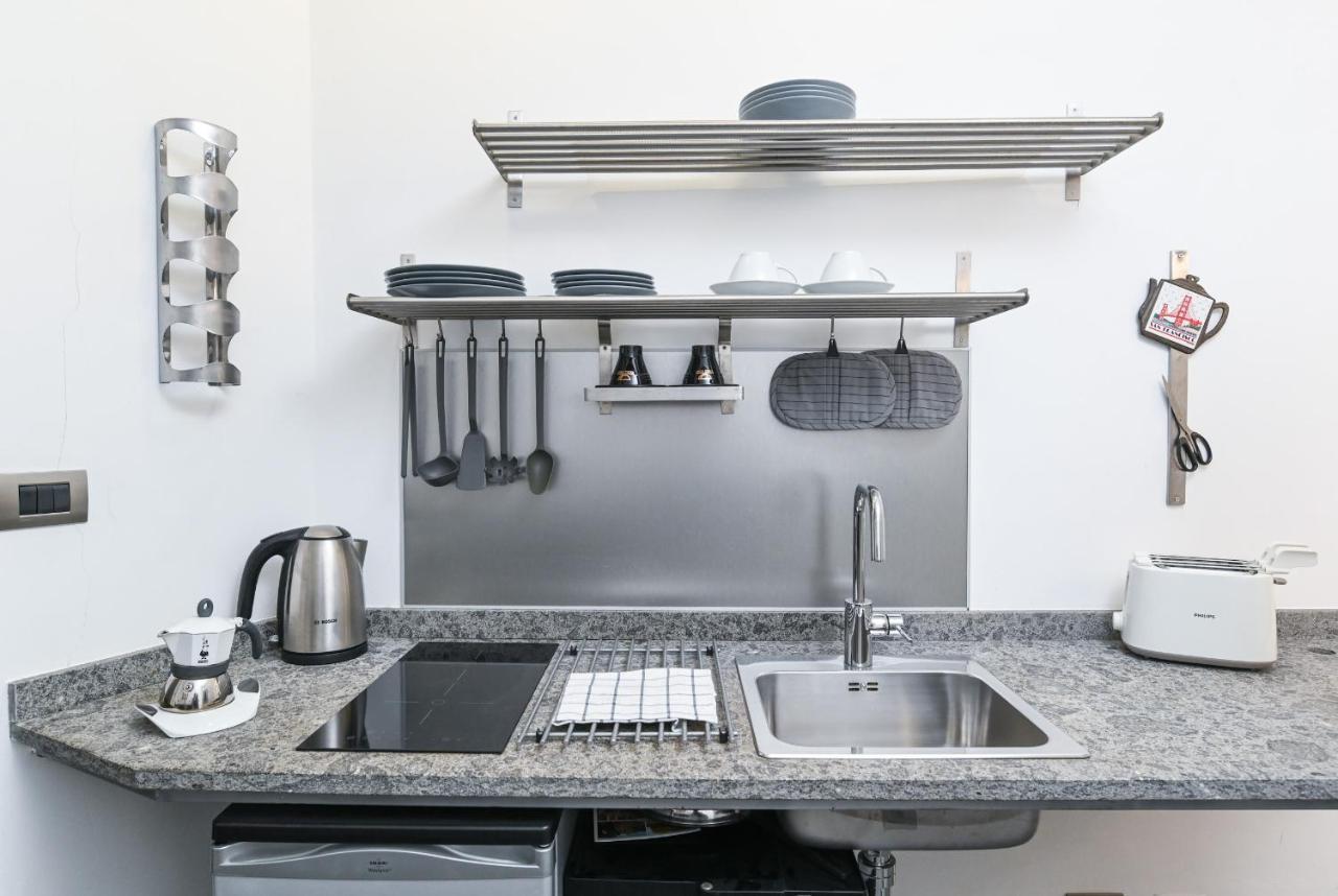 The Essential Trastevere Design Studio Roma Esterno foto