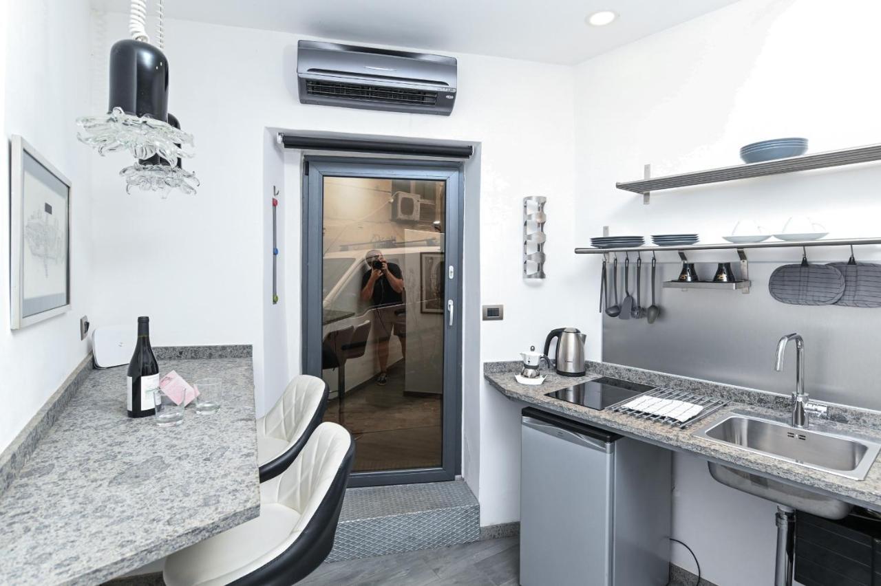 The Essential Trastevere Design Studio Roma Esterno foto