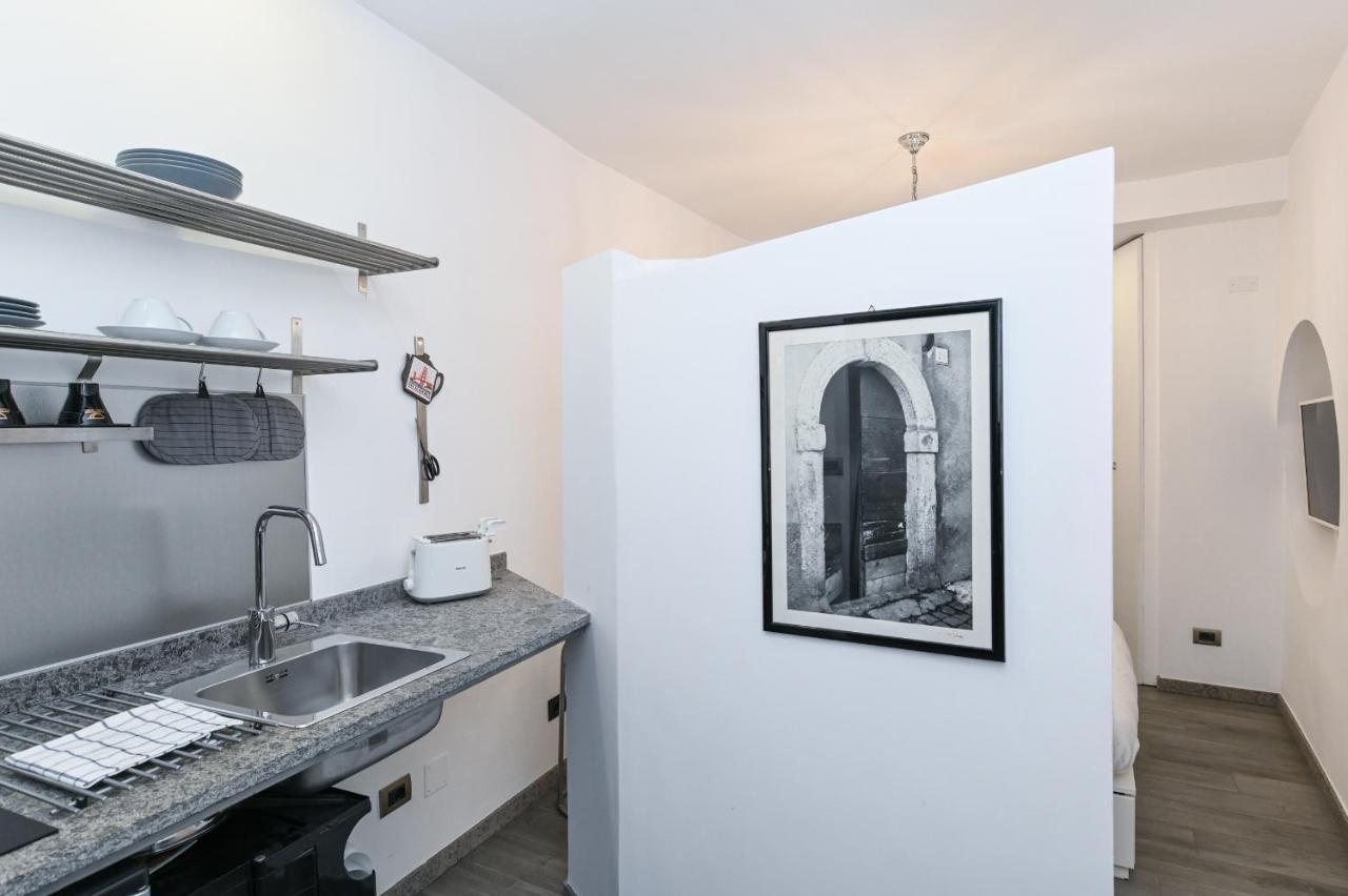 The Essential Trastevere Design Studio Roma Esterno foto