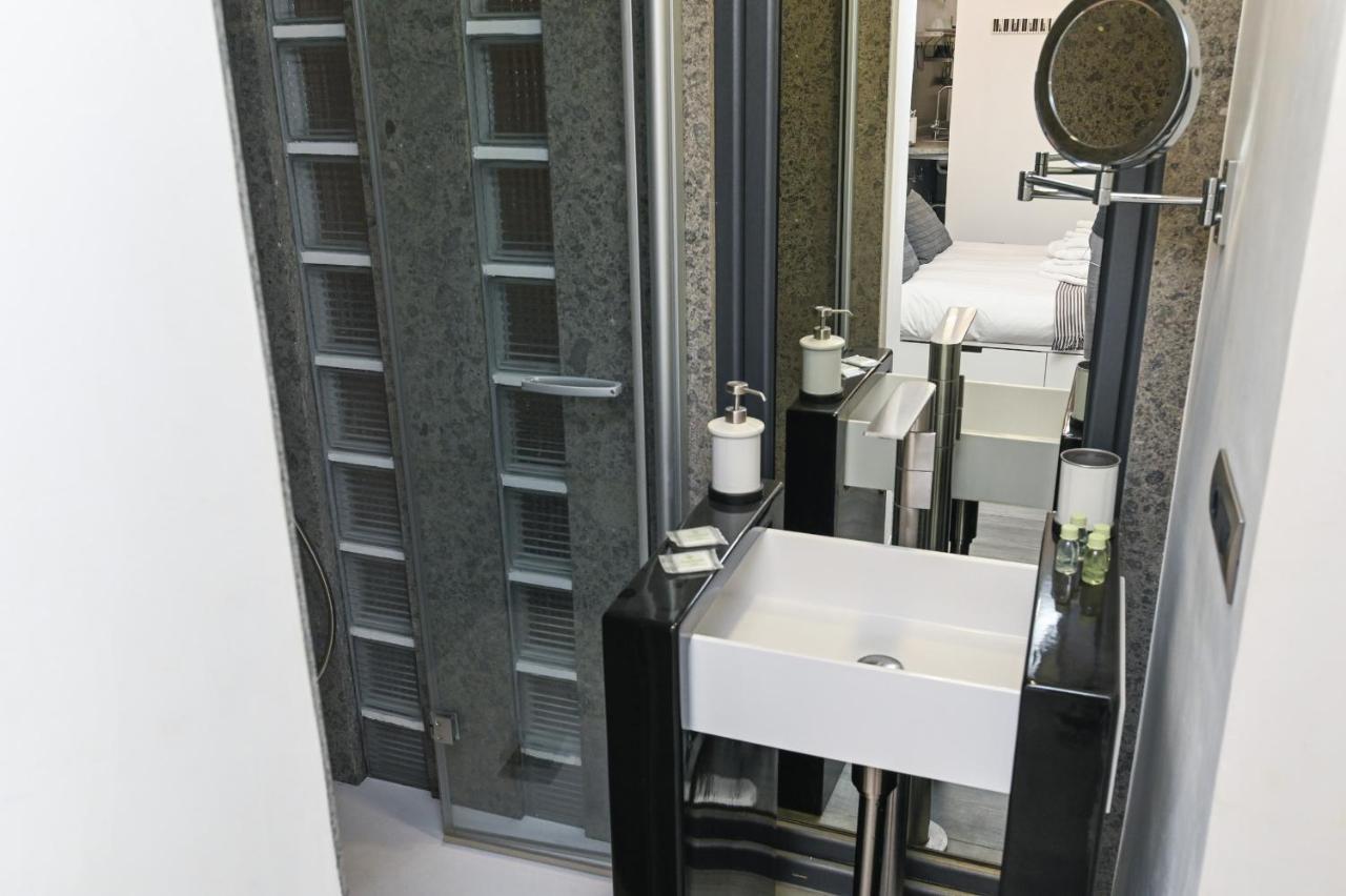 The Essential Trastevere Design Studio Roma Esterno foto