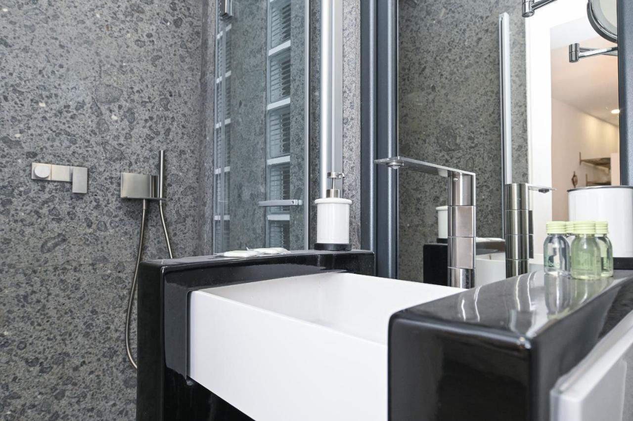 The Essential Trastevere Design Studio Roma Esterno foto
