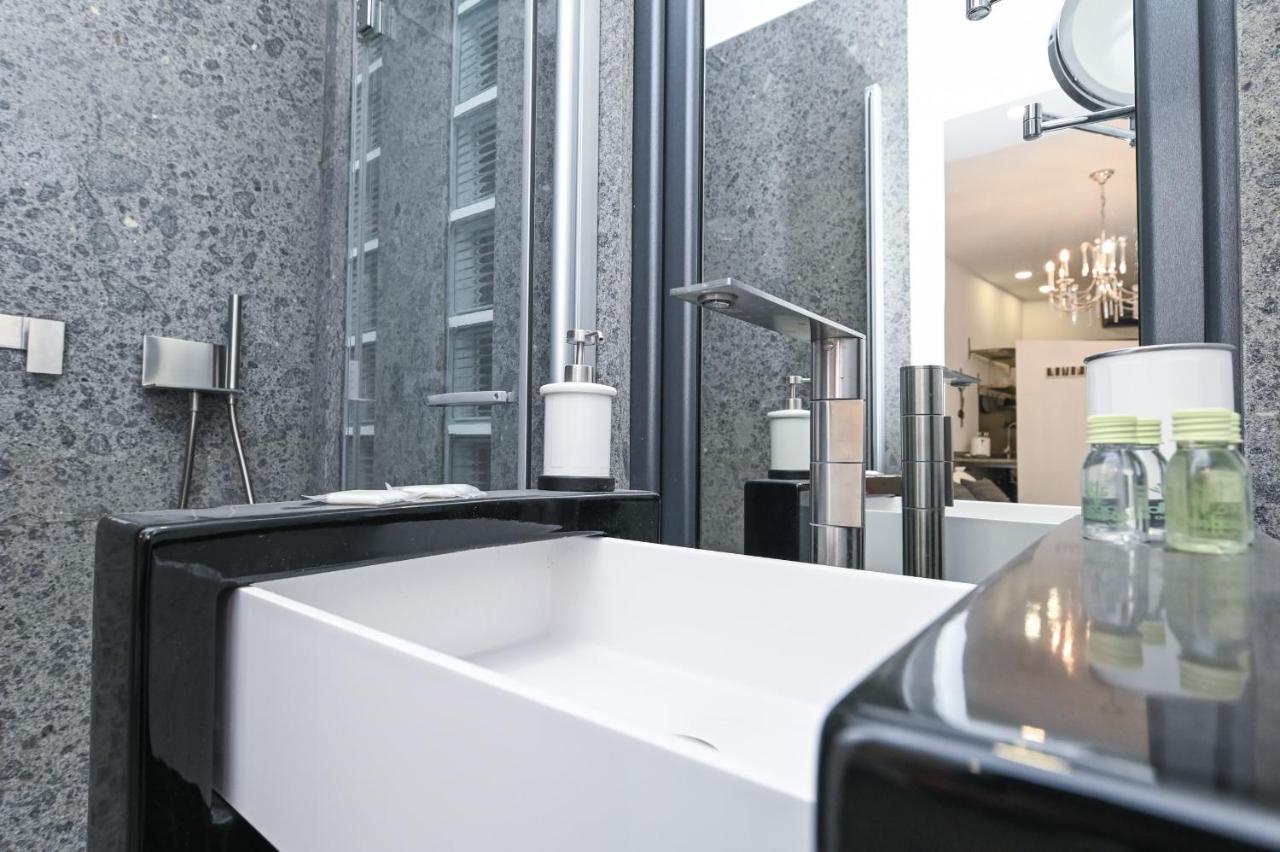 The Essential Trastevere Design Studio Roma Esterno foto