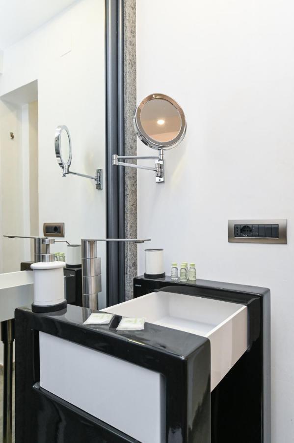 The Essential Trastevere Design Studio Roma Esterno foto