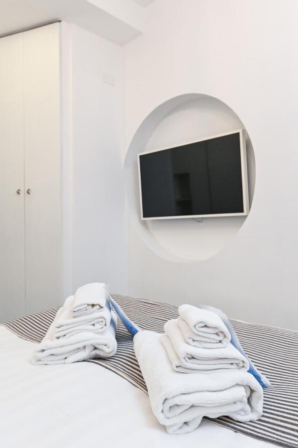 The Essential Trastevere Design Studio Roma Esterno foto