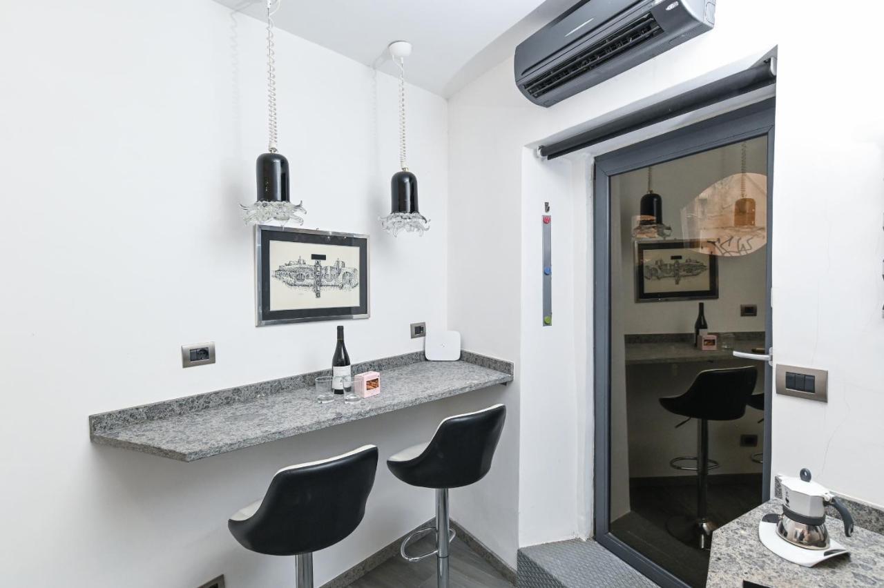 The Essential Trastevere Design Studio Roma Esterno foto