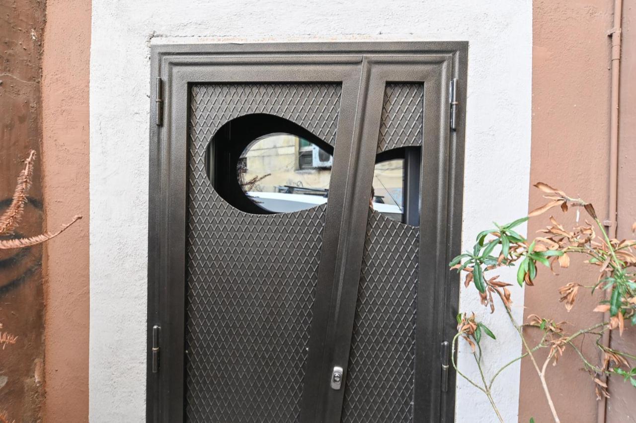 The Essential Trastevere Design Studio Roma Esterno foto