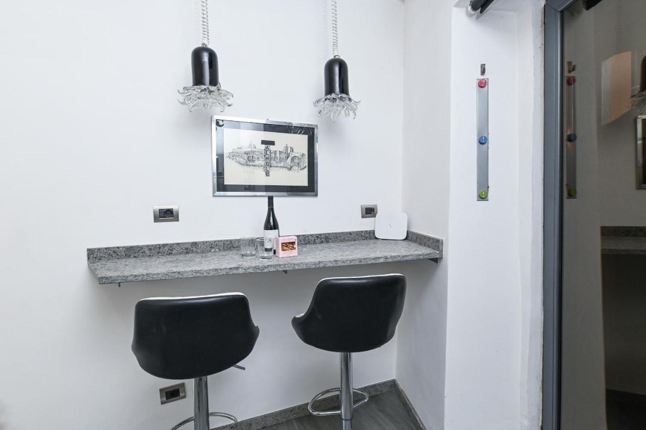 The Essential Trastevere Design Studio Roma Esterno foto