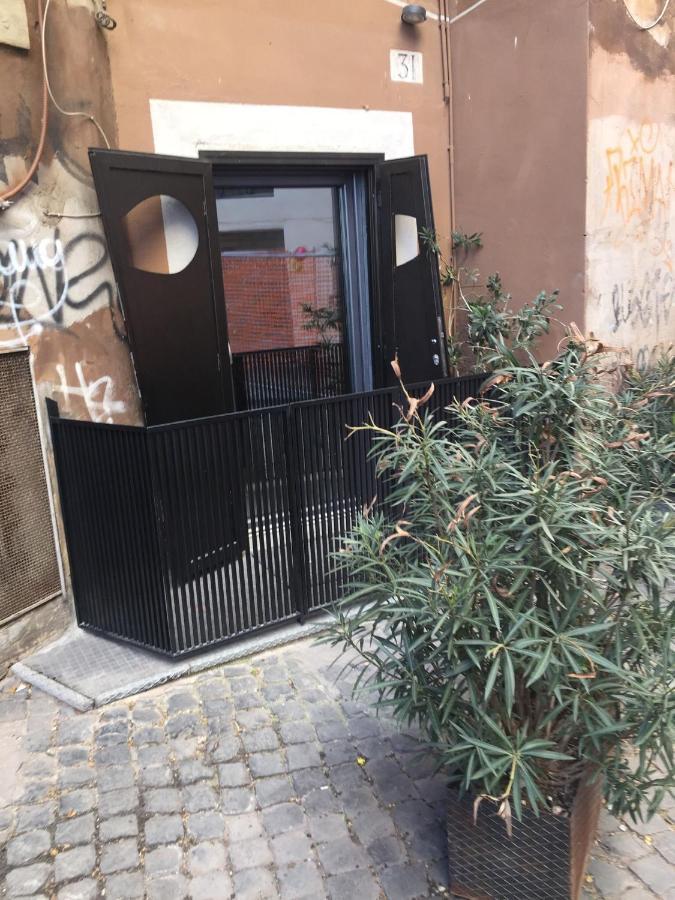 The Essential Trastevere Design Studio Roma Esterno foto