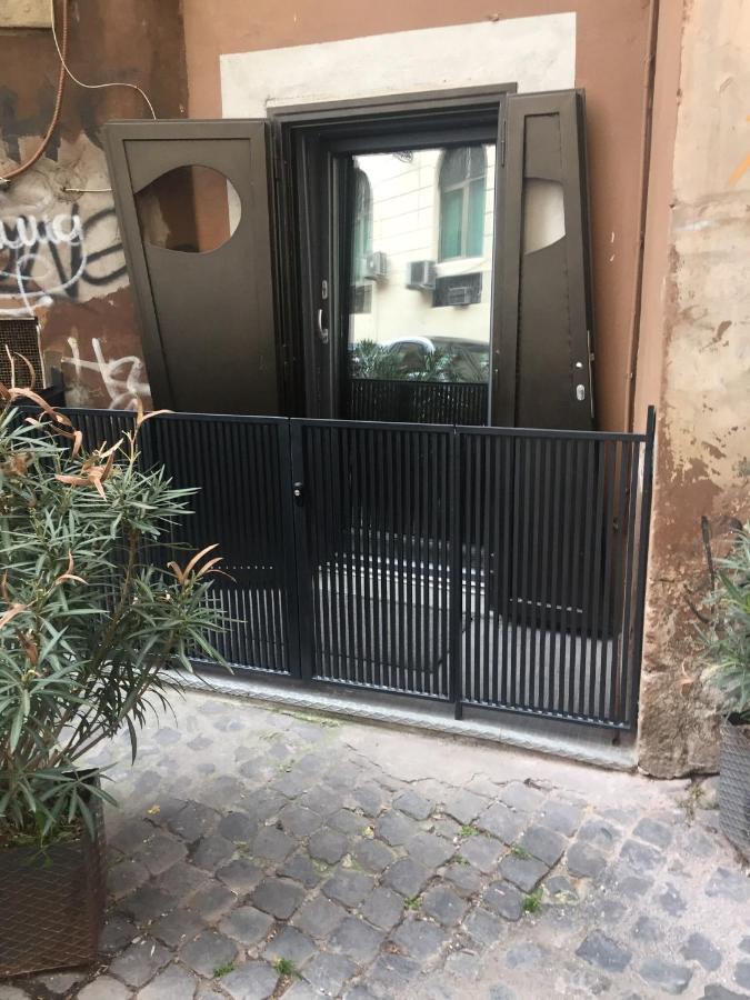 The Essential Trastevere Design Studio Roma Esterno foto